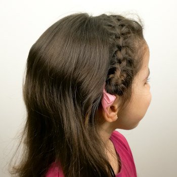 Trenza espiga terminada en moño lateral - Pequeinados