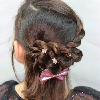 semi-recogido de fiesta con trenzas de 2 cabos