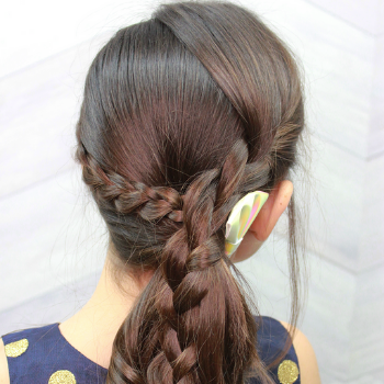 peinados con trenzas simples y coleta lateral