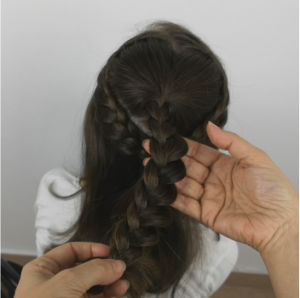 Peinado romántico con trenzas para niñas, fácil de realizar - Pequeinados