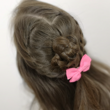 Peinado romántico con trenzas para niñas, fácil de realizar - Pequeinados