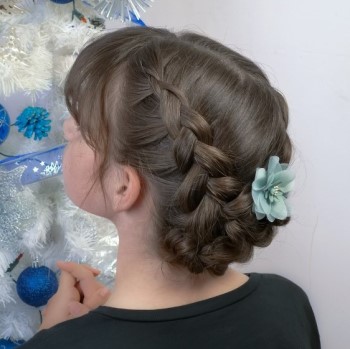 Peinado de fiesta para niñas fácil rápido y elegante  Pequeinados